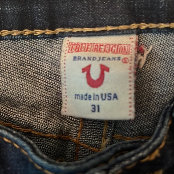 Low rise stretch true religion size 31, inseam 23 cropped jeans, frayed bottom - Picture 4 of 4